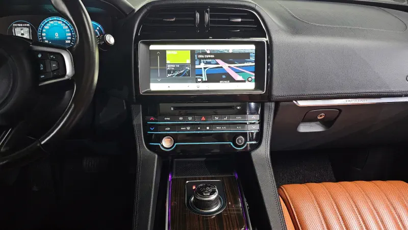 Jaguar F-Pace