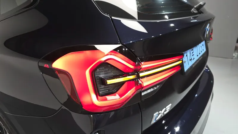 BMW iX3