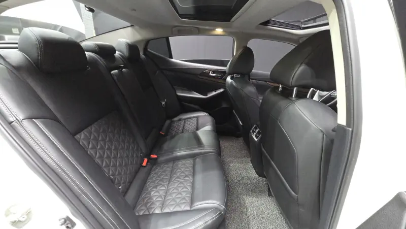 Nissan MAXIMA
