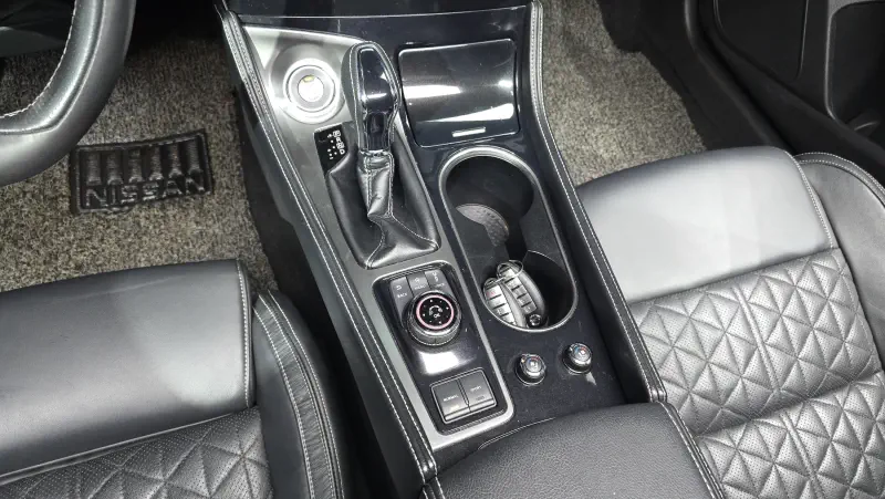 Nissan MAXIMA