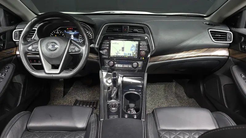 Nissan MAXIMA