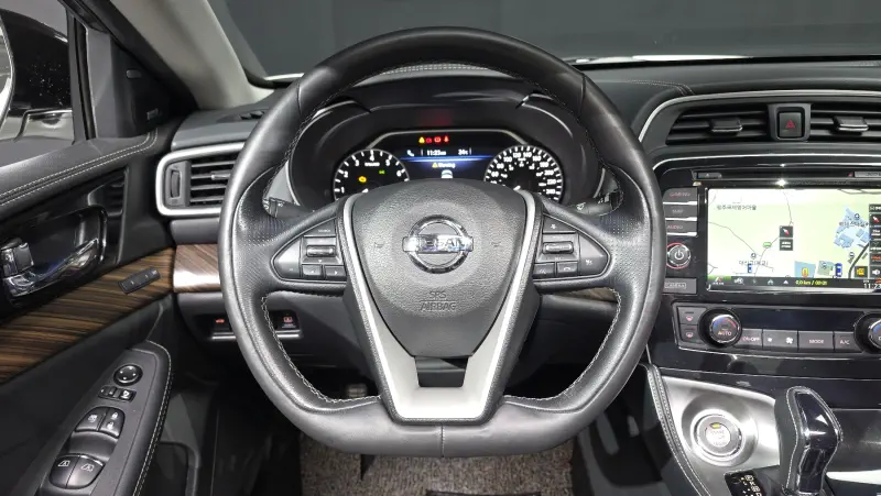 Nissan MAXIMA