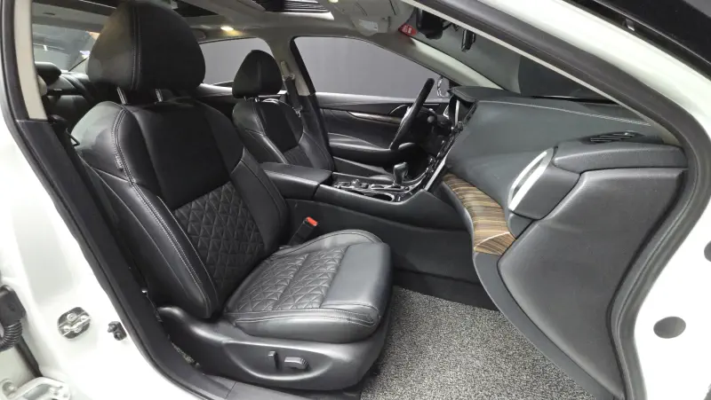 Nissan MAXIMA