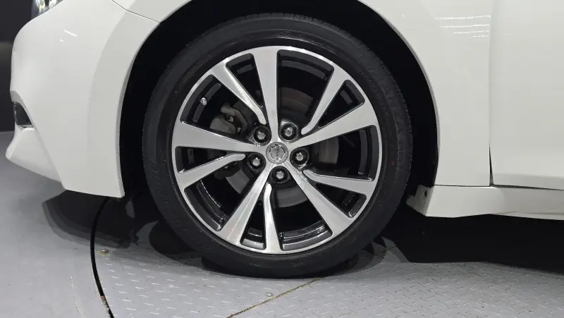 Nissan MAXIMA