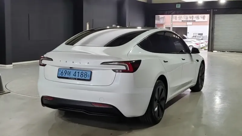Tesla MODEL 3
