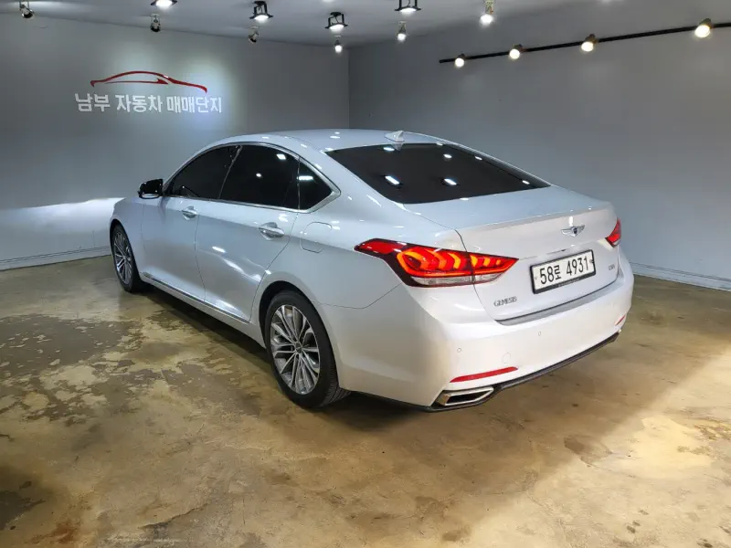 Hyundai Genesis