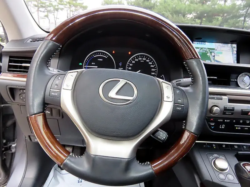 Lexus ES300h