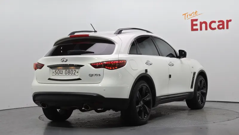 Infiniti QX70