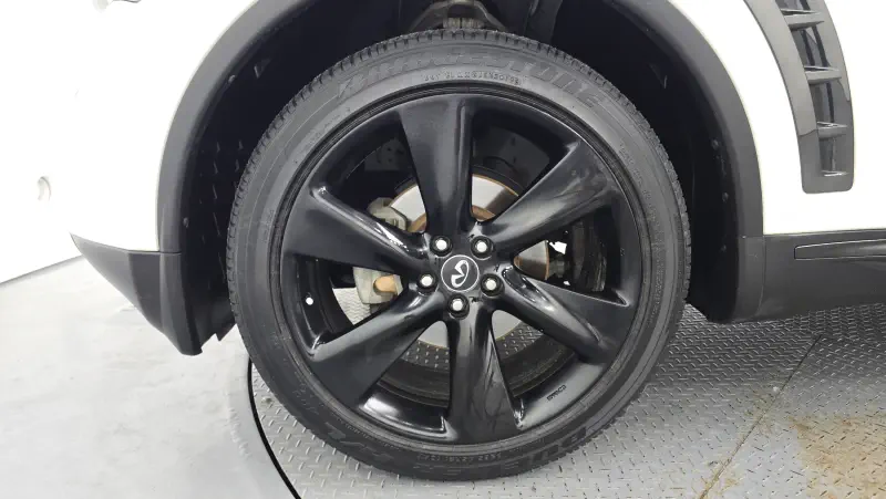 Infiniti QX70