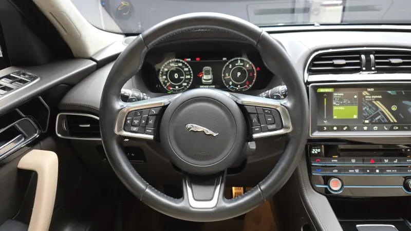 Jaguar F-Pace