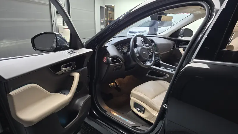 Jaguar F-Pace