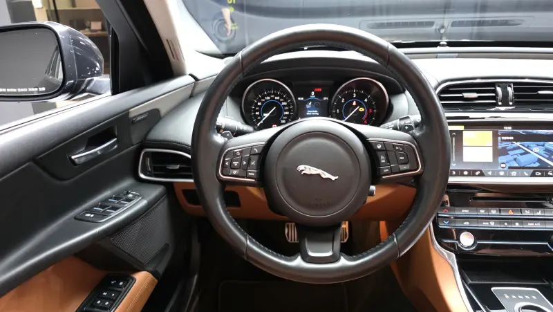 Jaguar XE