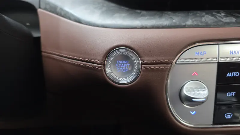 Genesis G90