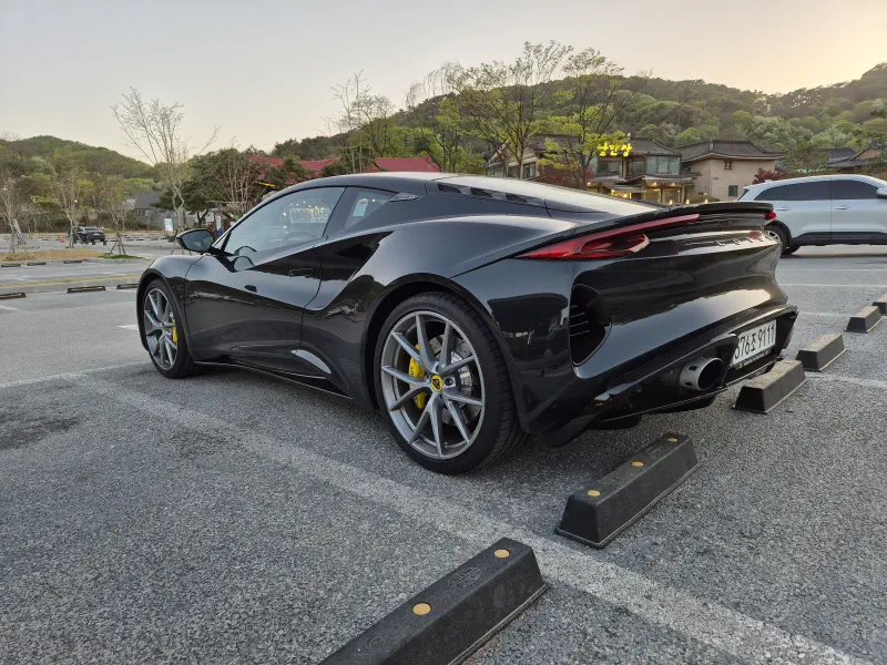 Lotus Emira