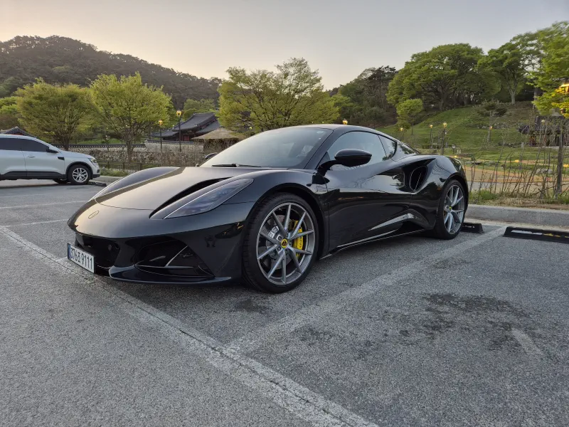 Lotus Emira