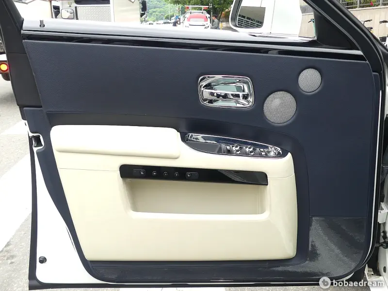 Rolls-Royce GHOST