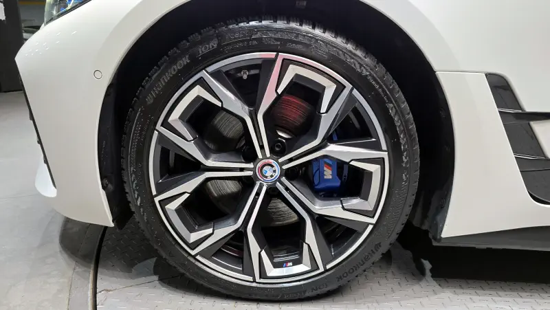 BMW i4