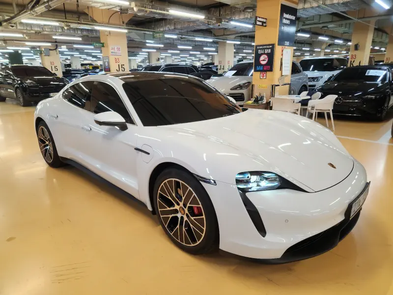 Porsche Taycan
