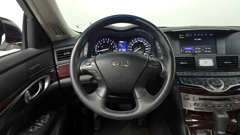 Infiniti Q70