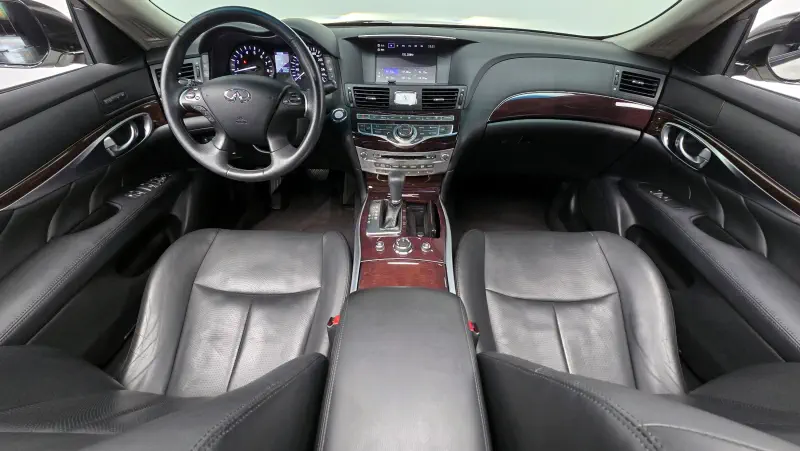 Infiniti Q70