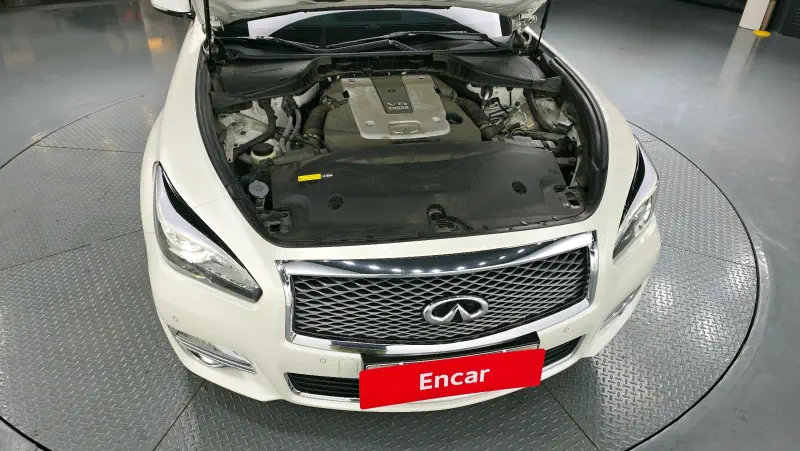 Infiniti Q70