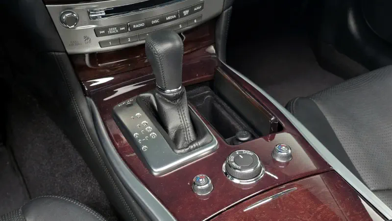 Infiniti Q70