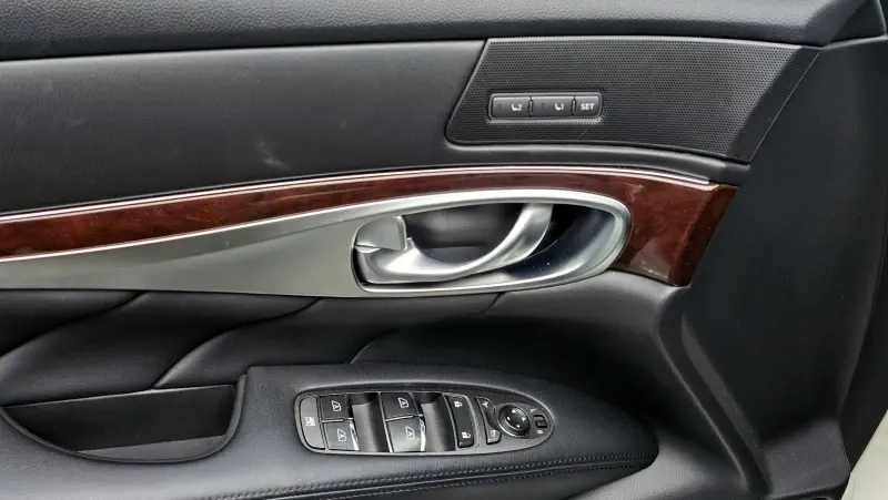Infiniti Q70