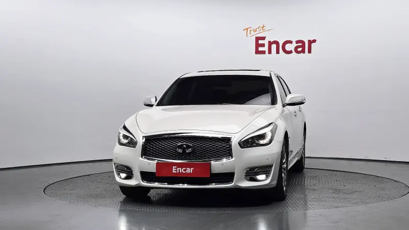 Infiniti Q70