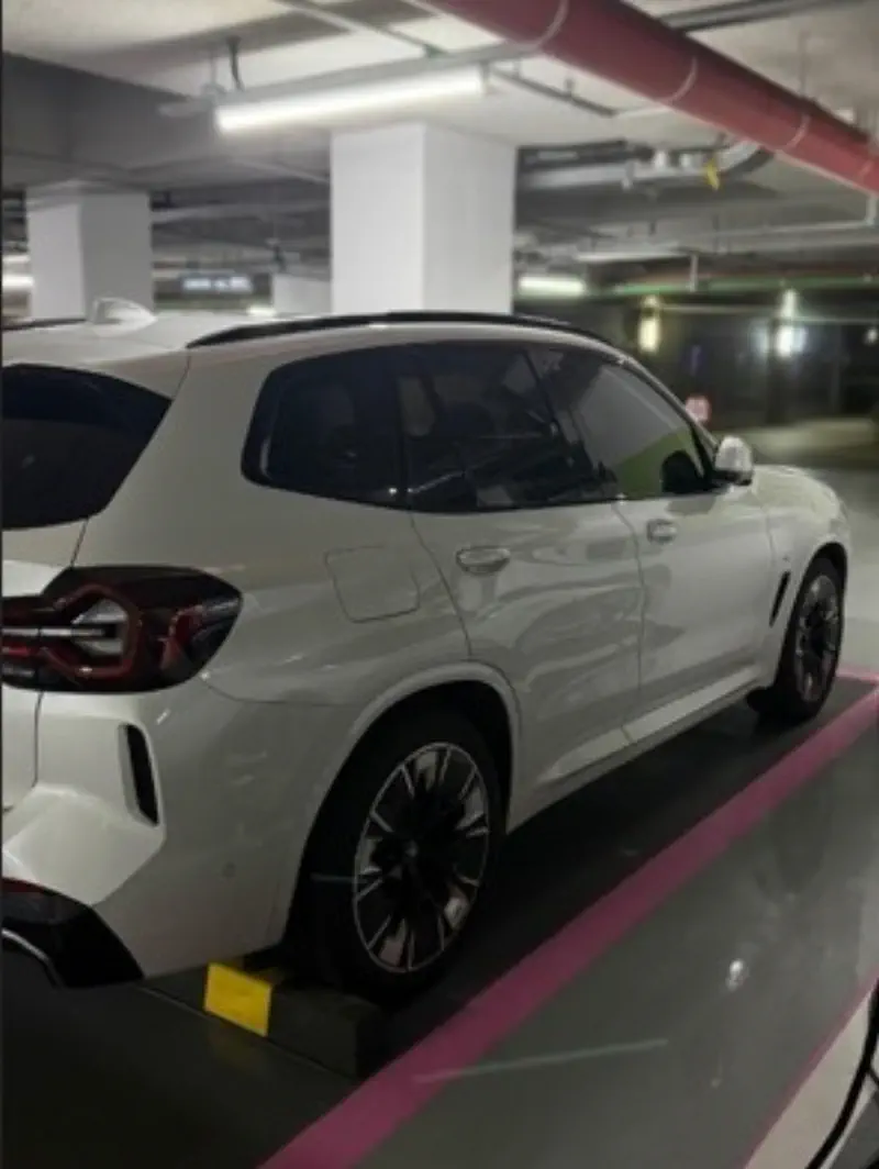 BMW iX3