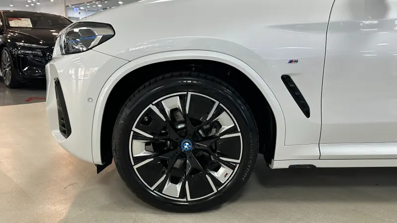 BMW iX3