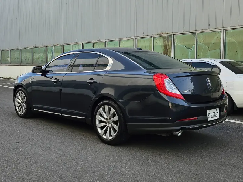 Lincoln MKS