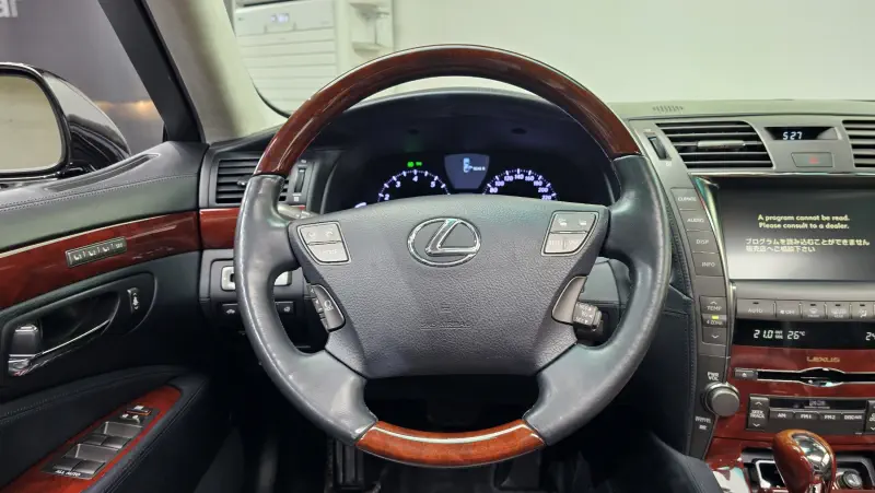 Lexus LS