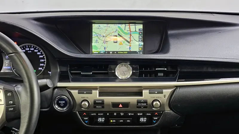 Lexus ES300h