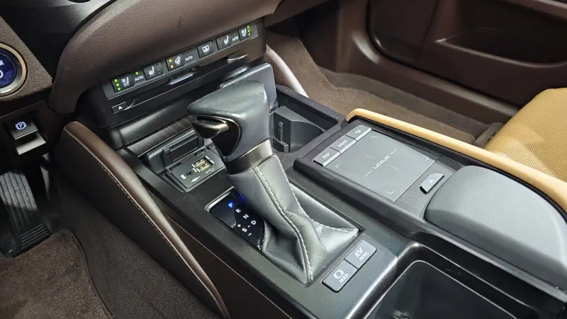 Lexus ES300h