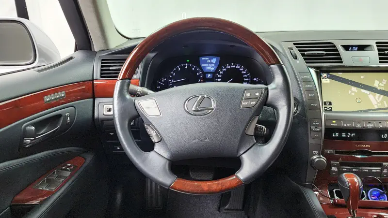 Lexus LS