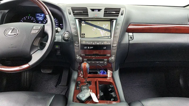 Lexus LS