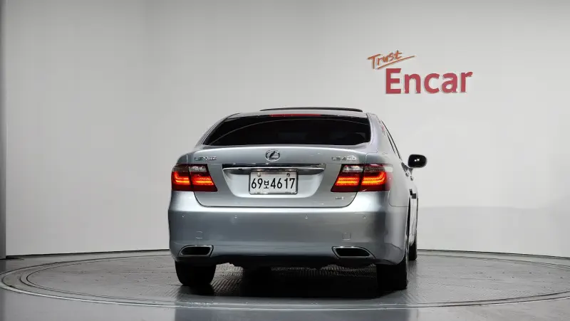 Lexus LS