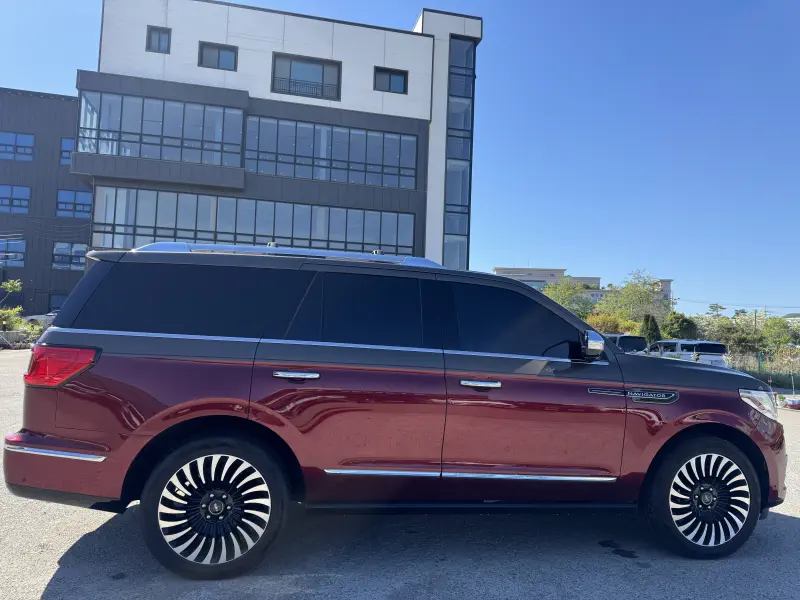Lincoln Navigator