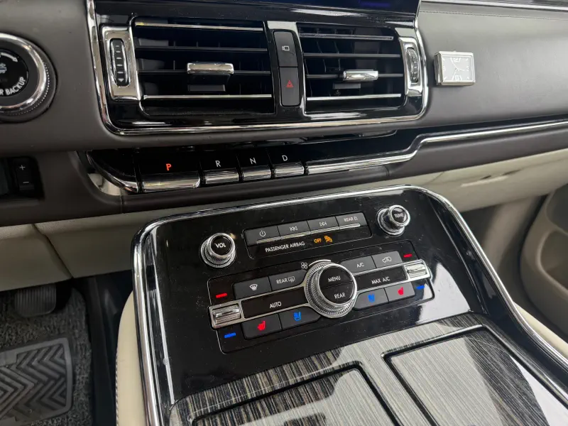 Lincoln Navigator