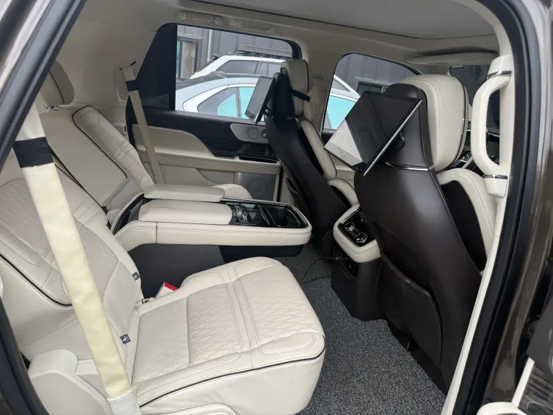 Lincoln Navigator