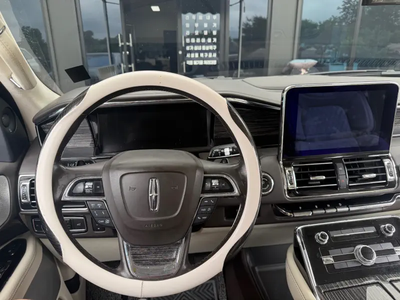 Lincoln Navigator