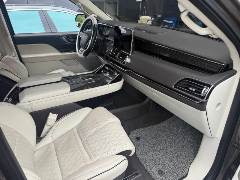 Lincoln Navigator