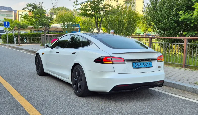 Tesla MODEL S