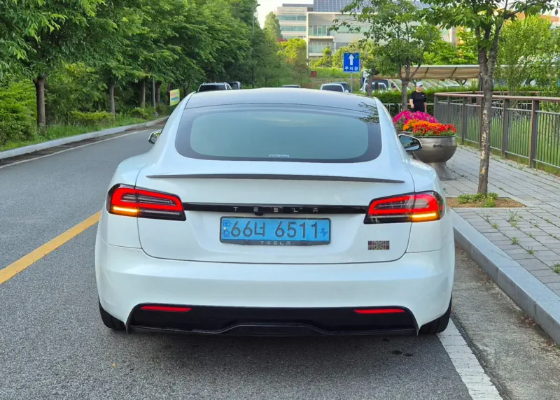 Tesla MODEL S
