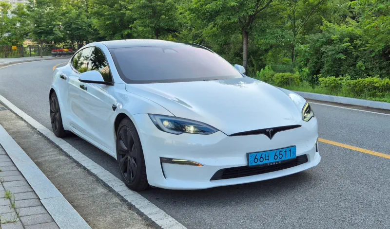 Tesla MODEL S