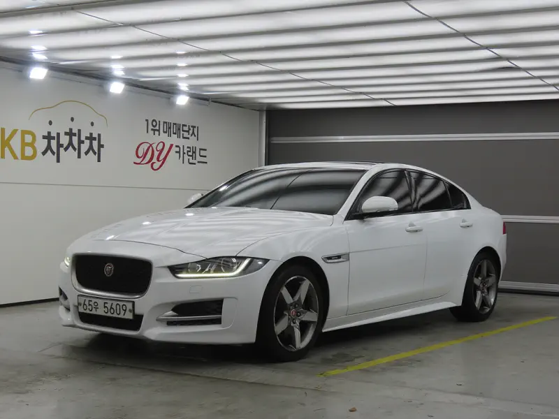 Jaguar XE