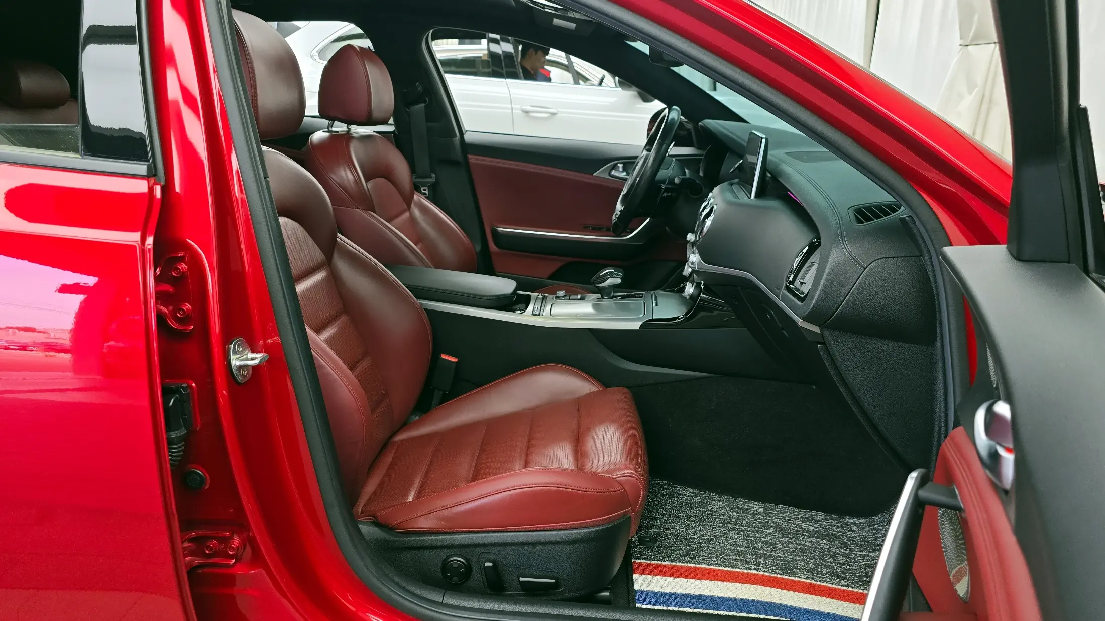 KIA STINGER 2020г.в. силовым агрегатом объёмом 1998 см3 на 255 л.с цвет Красный - экспорт из Кореи. Фото №25