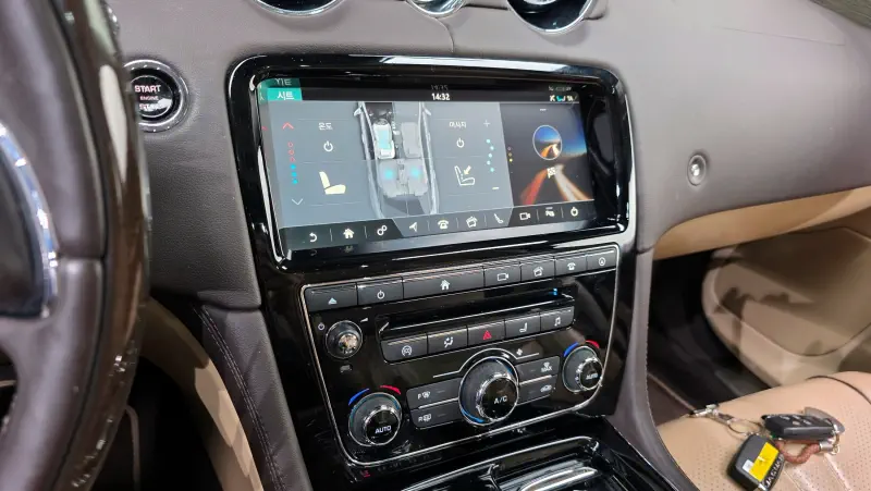 Jaguar XJ
