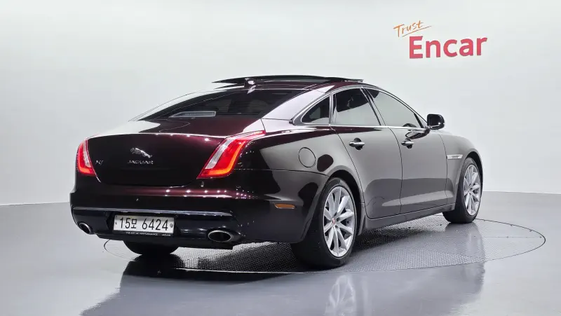Jaguar XJ