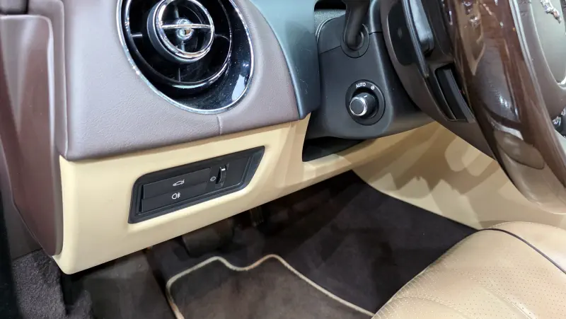 Jaguar XJ